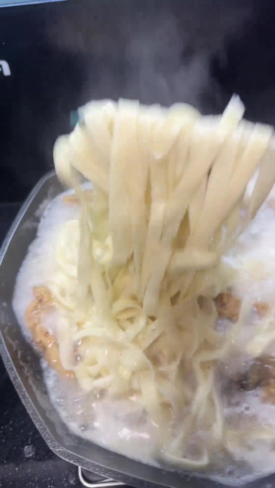 鱼汤面皮汤鲜味美