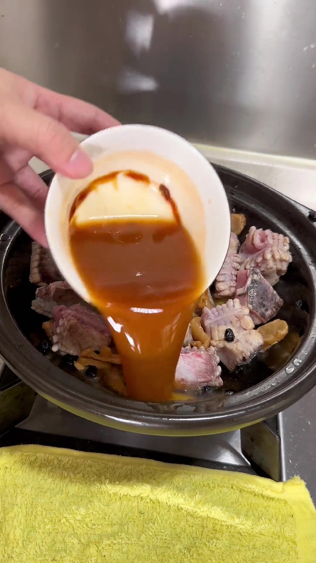今天做的砂锅焖魔鬼鱼太费饭了，家人说，相当好吃，相当有胃口