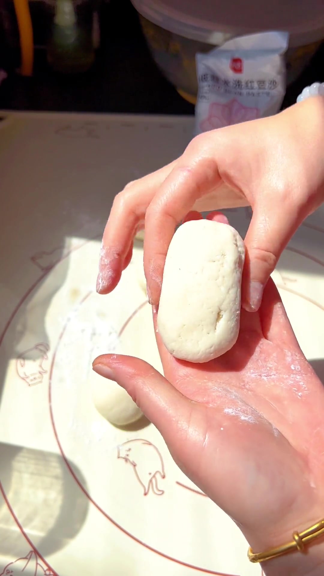 周末给儿做山药豆沙饼吃……香香甜甜～好吃