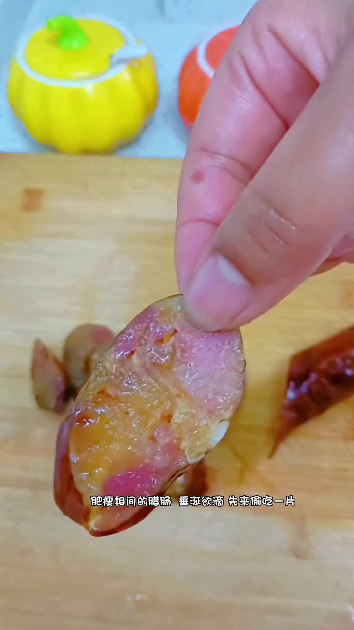陕南人偏爱的腊肠吃法：腊肠炒蒜苔，简单易做又留香