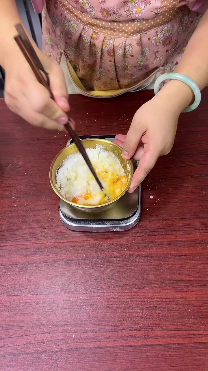 蒸的奶香椰蓉“牛角包”(详细版)!做法比馒头还简单呢～好吃还不上火,奶香椰香都有了,越嚼越