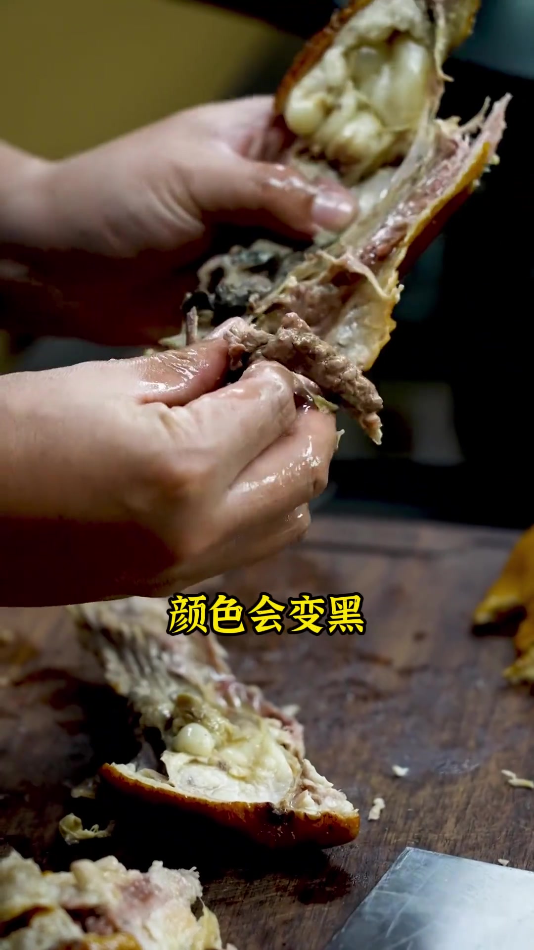 吃完烤鸭剩下的鸭架子千万别扔,留下有用处