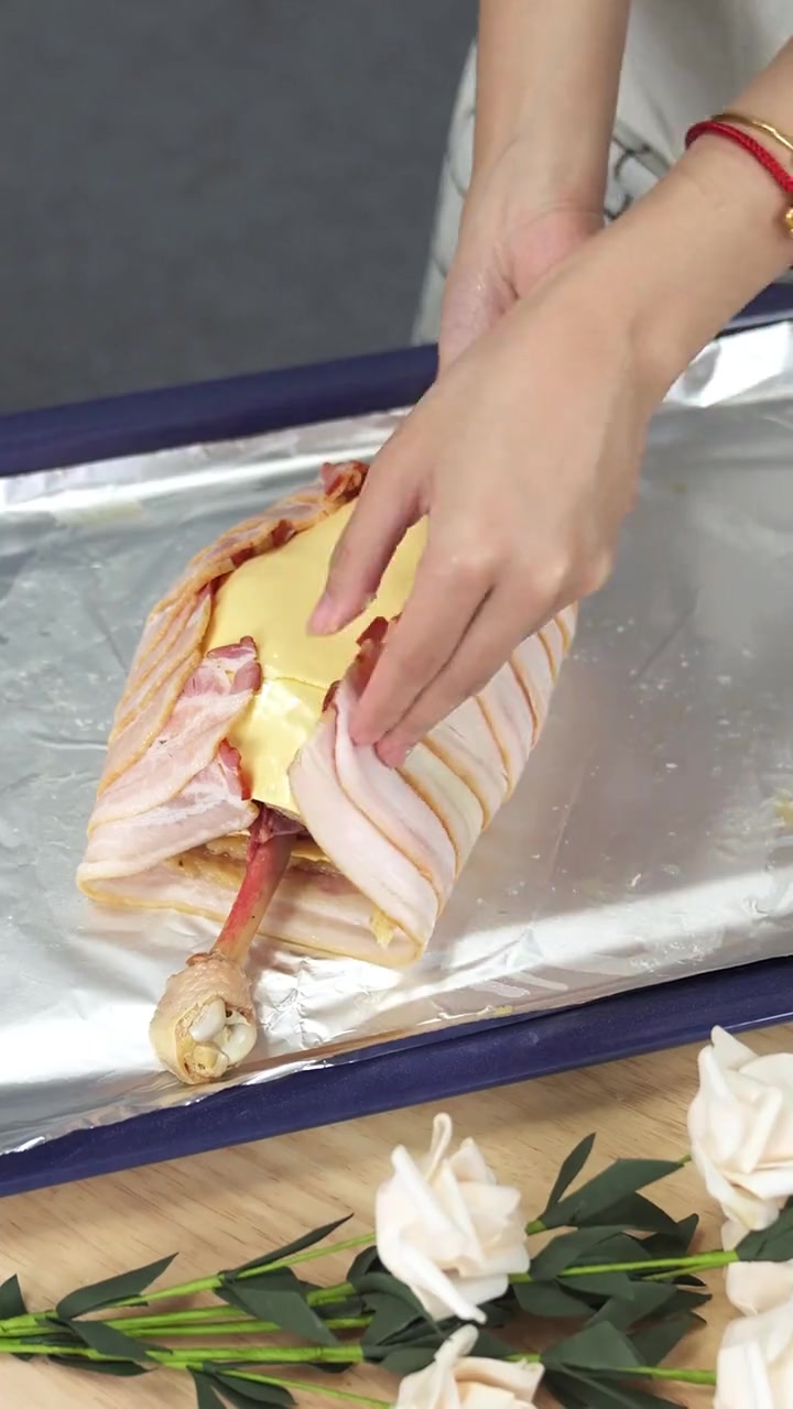 路飞超爱的大鸡腿，老板集成灶一键烧烤，巨香！