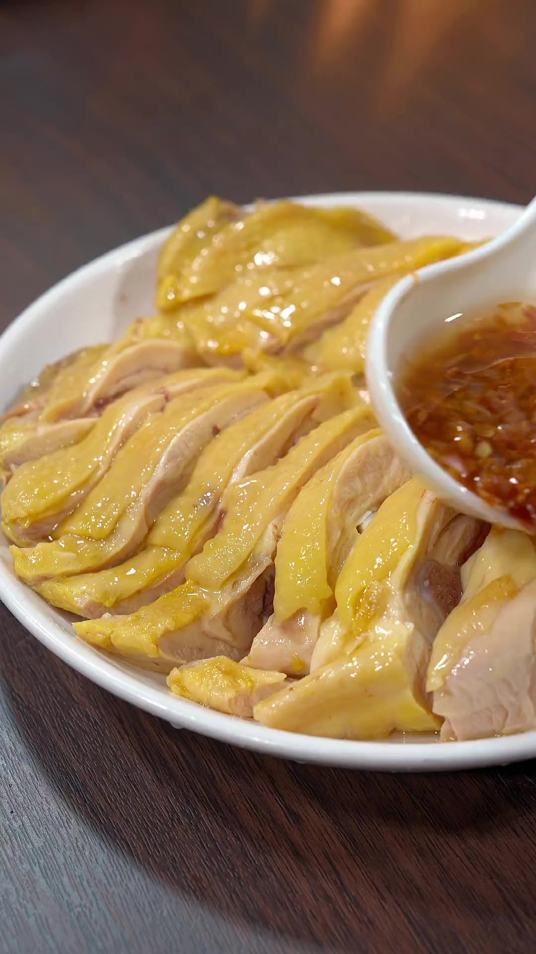 广东经典家常菜～葱油鸡，做法简单，皮脆肉嫩，全家人都爱吃！