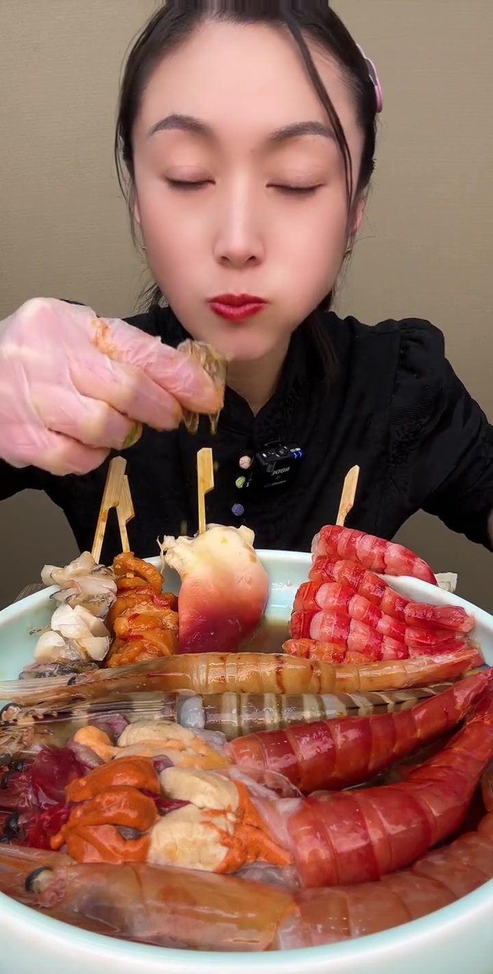 红油辣汁配超大满花虎虾,半截虾也是满花!