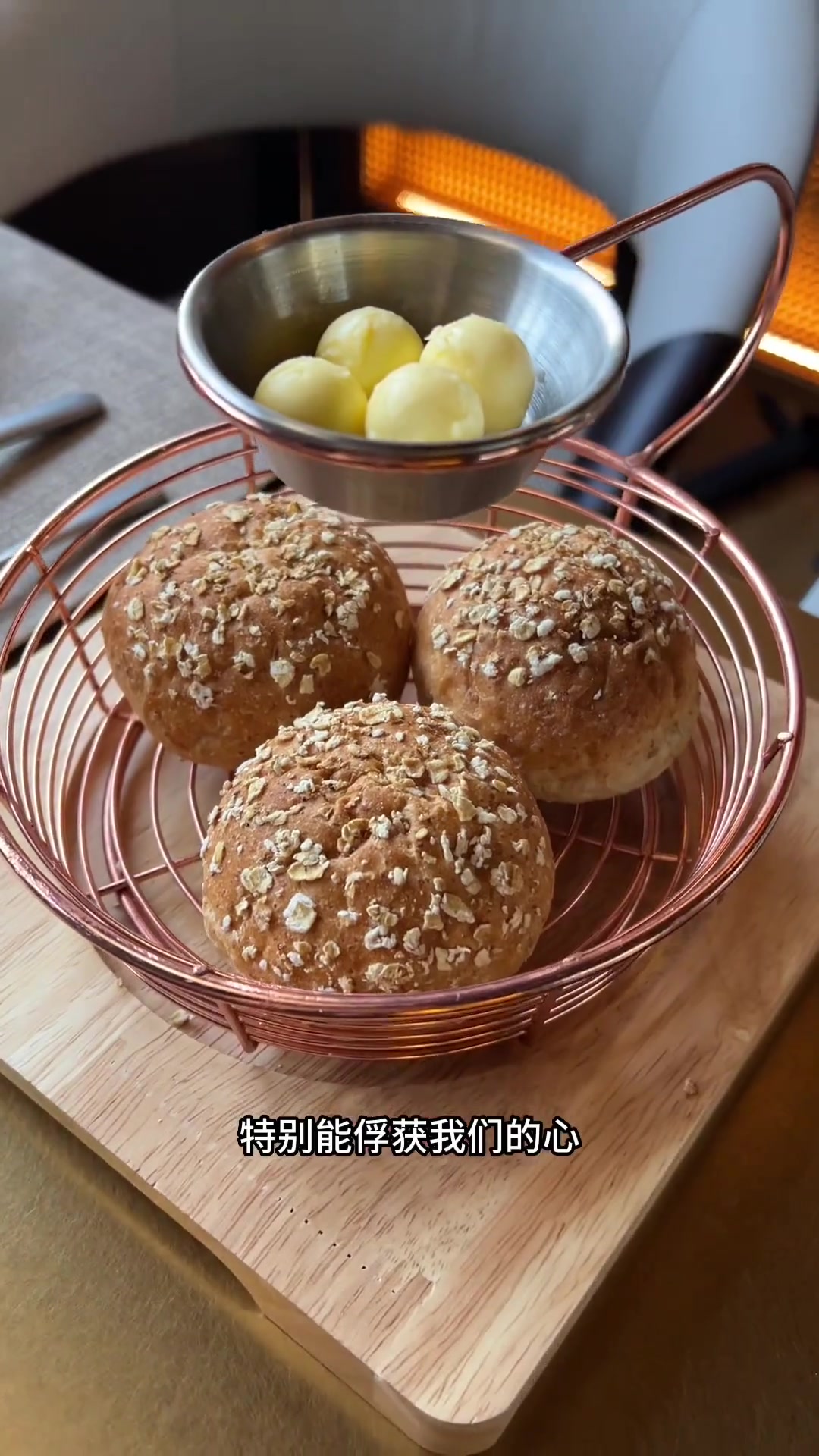 今天是园林式餐厅酒吧