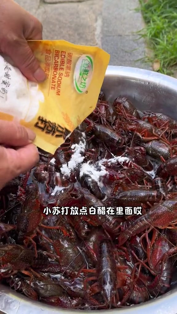 上海农村真实生活，夏天吃小龙虾配泡面太绝了