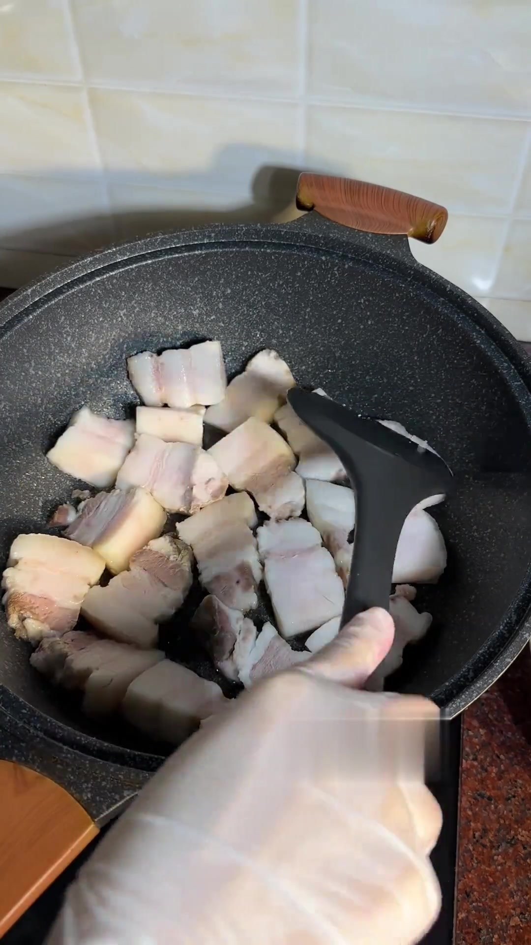 椒盐咸猪肉很好吃，大家都可以试试