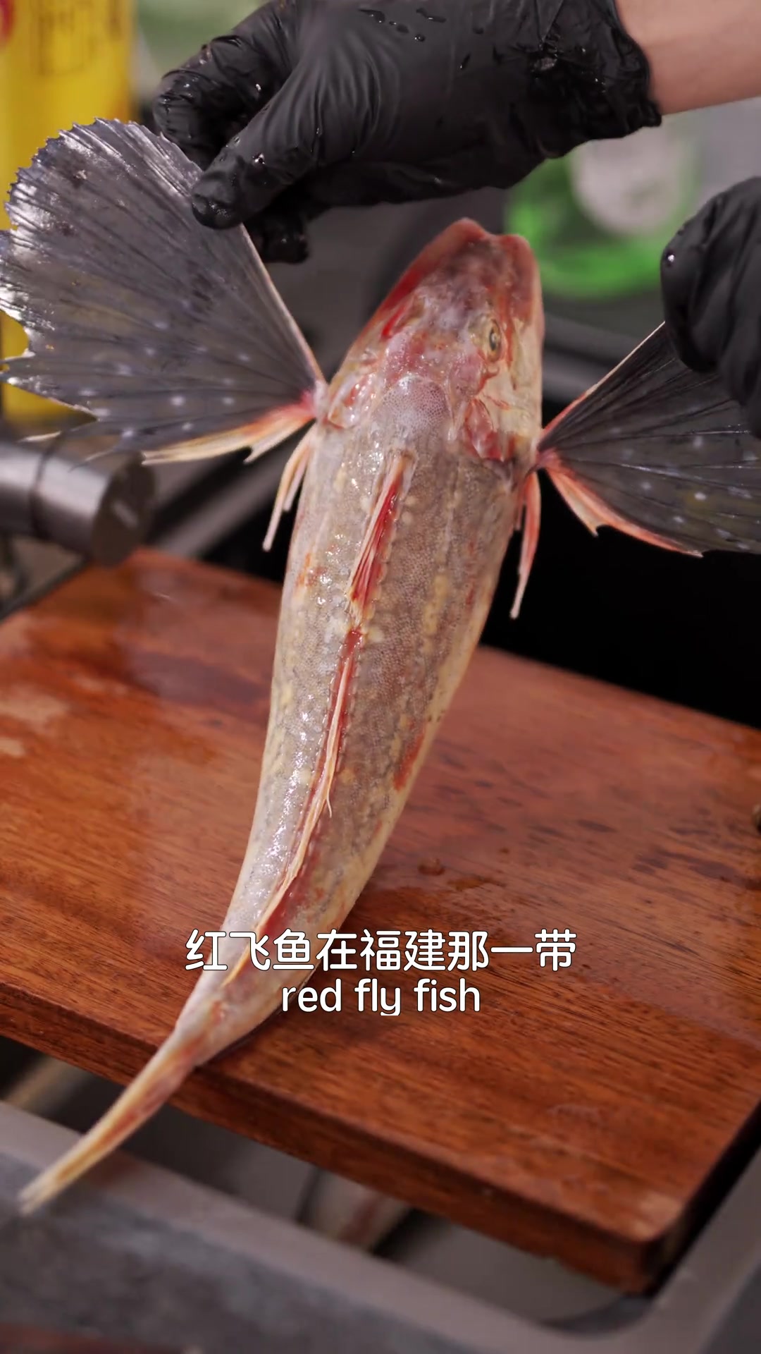 一条掉色的红飞鱼一点都不耽误它好吃的味道，好恰好甜……