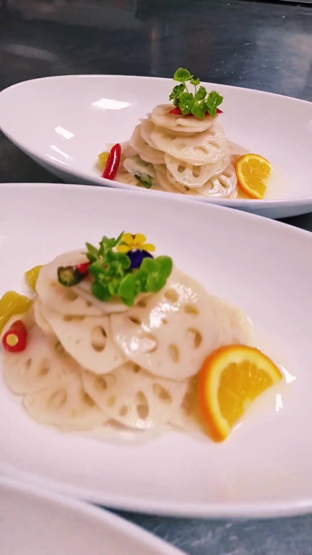 一款低成本的大众口味凉菜，泡椒白莲藕，酸甜适中，开胃爽口接地气