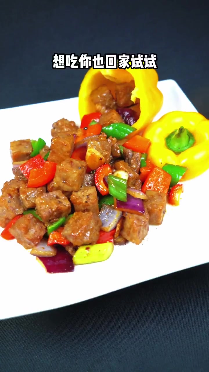 以后牛肉买回家，你就像我这样做个彩椒牛肉粒，低卡高蛋白，做法简单特别好吃