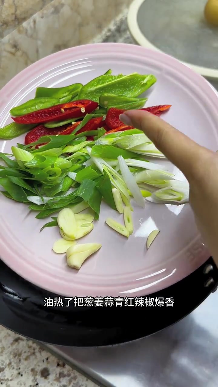 苹果烩猪排姐妹们一定要试试！保证孩子吃的汤都不剩！