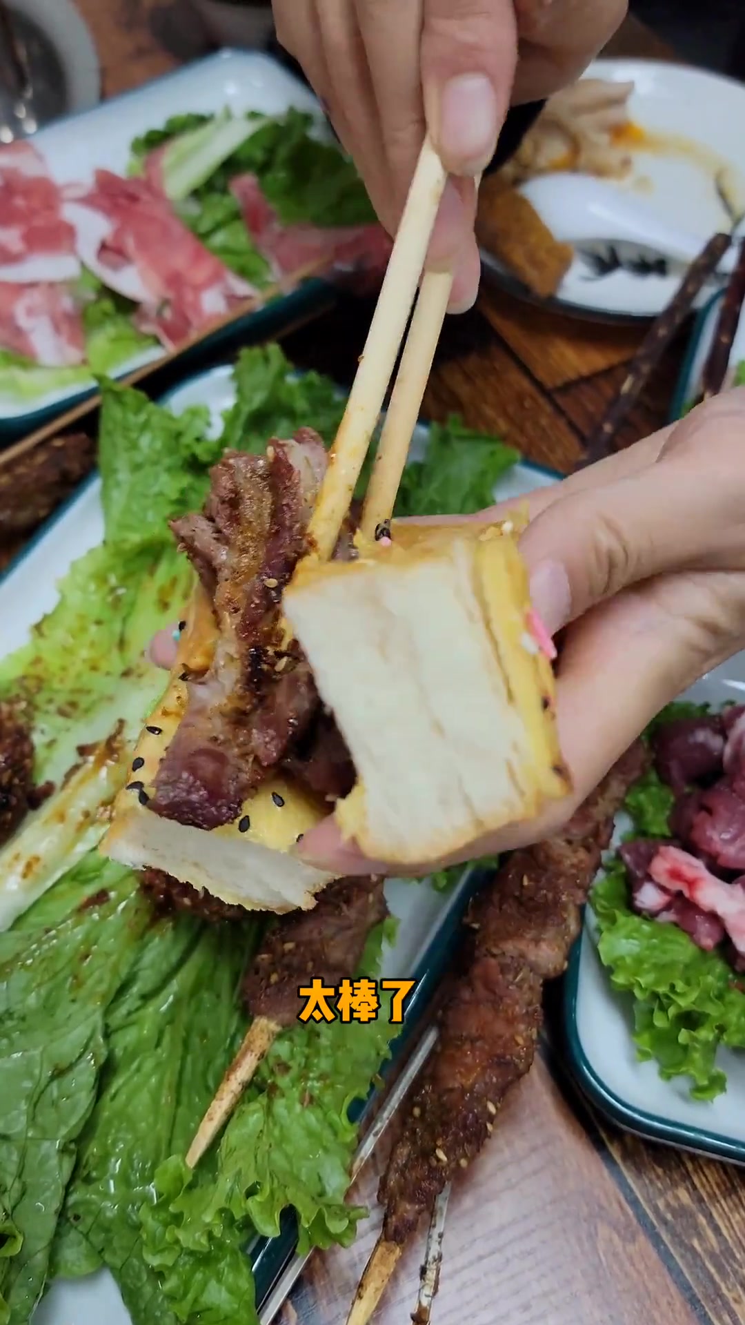 一只羊现剔现烤,又嫩又香