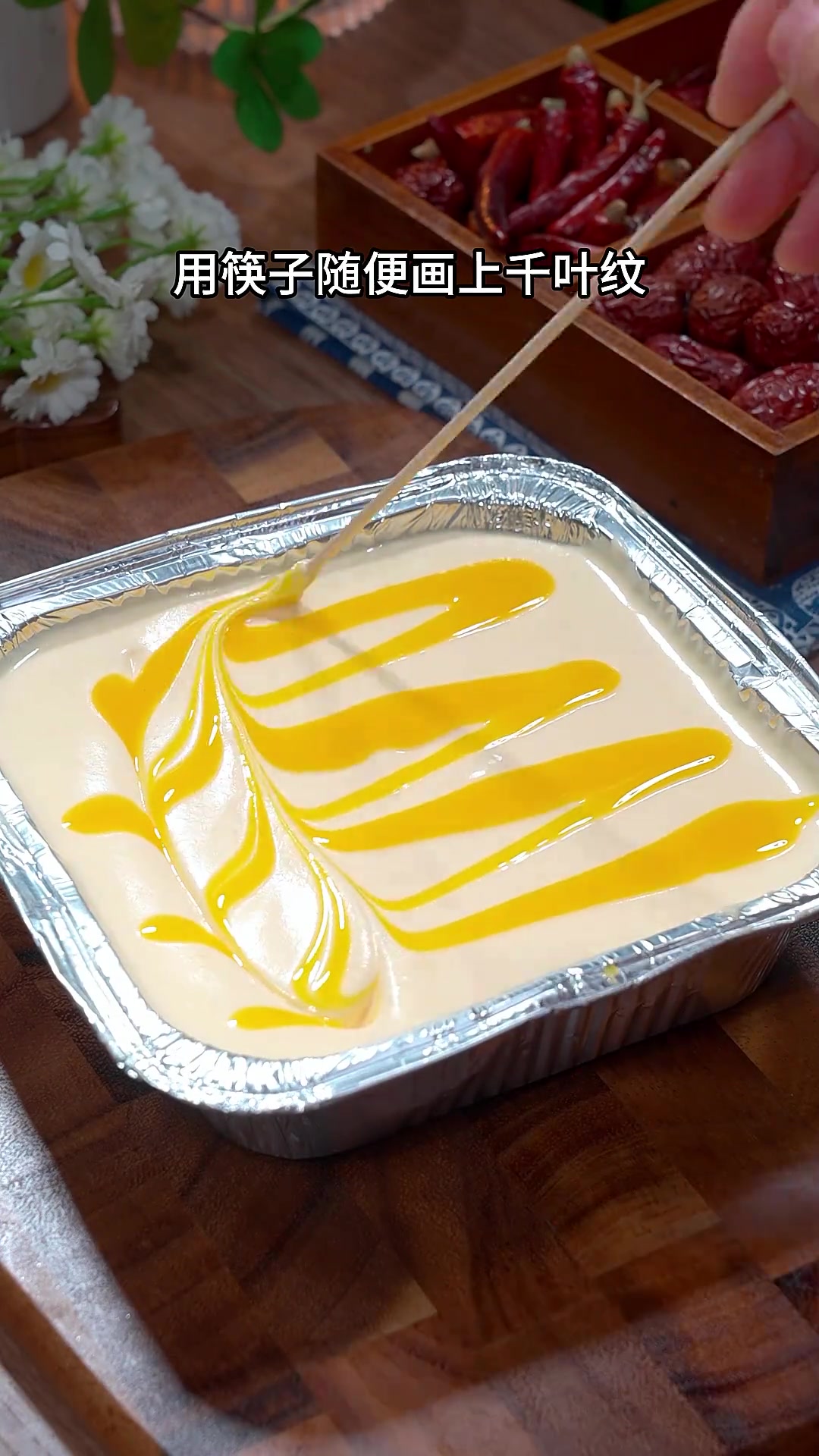 你敢相信吗？只需要三种食材，就能做出蓬松宣软的蛋糕，简单到有手就会