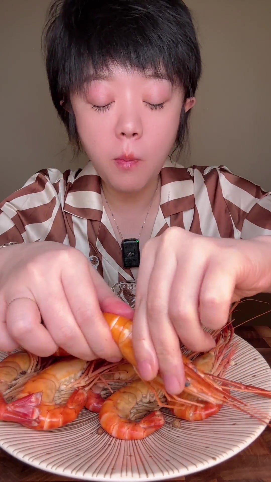 活大头虾超贵难买!简单煮法+秘制蘸料,香迷糊啦