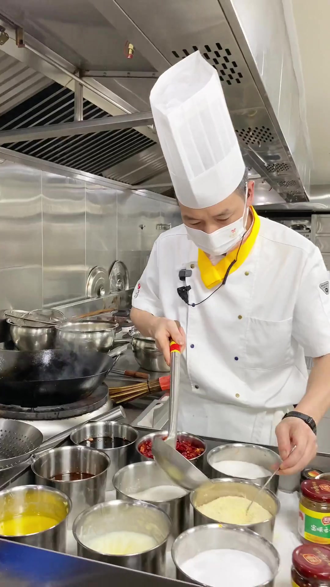 客人需要什么我就为他呈现什么不能说十八般武器样样精通至少我能满足绝大多数顾客的需求这就是厨