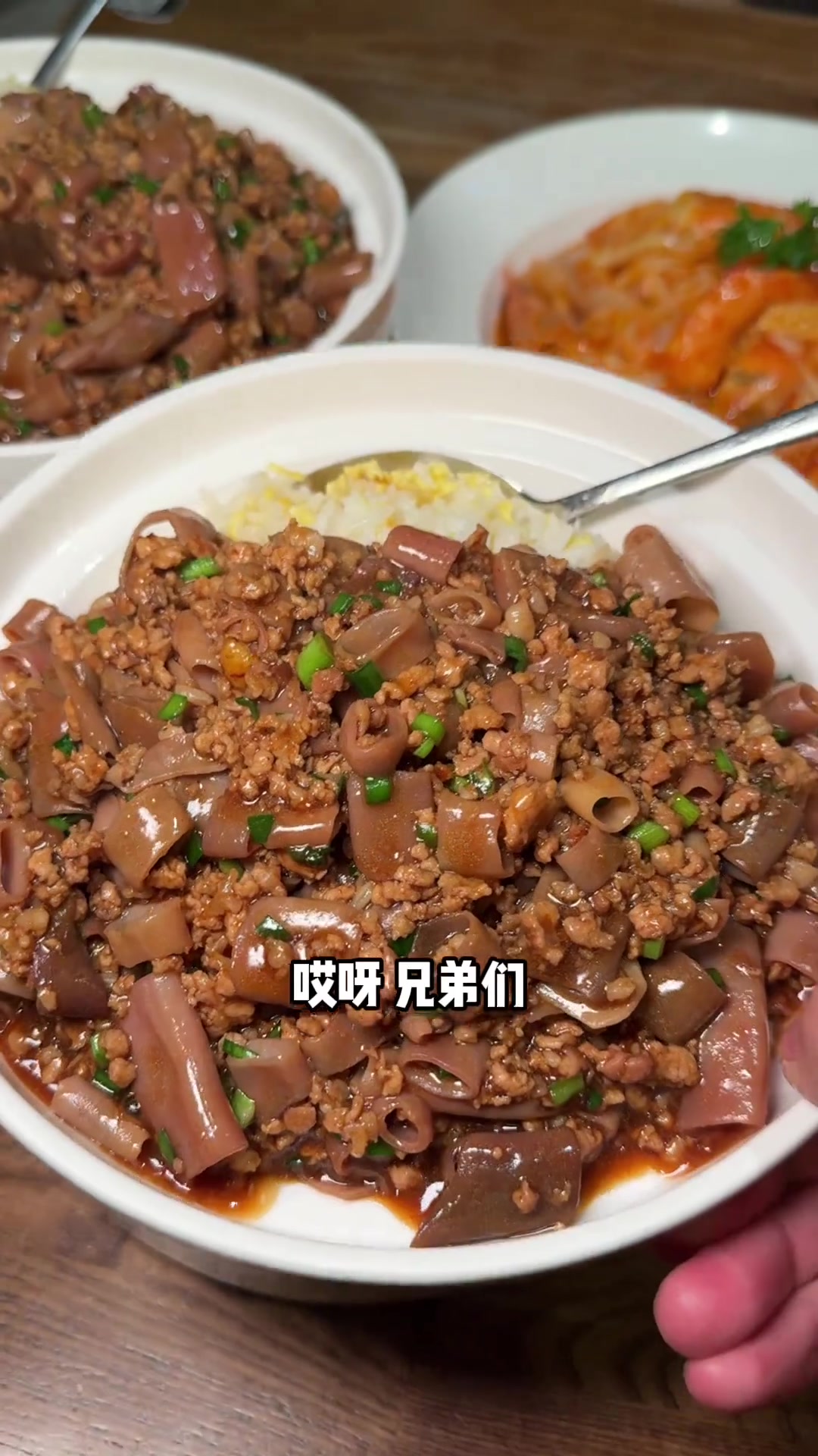 青岛特色海肠捞饭,浓郁酱汁搭配鲜脆海肠也太绝了