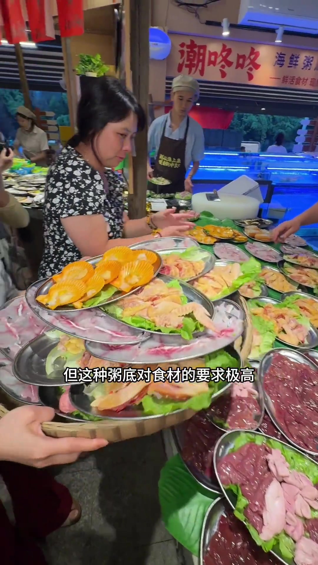 就按这个步骤来,一鲜二荤三菜,煮出来的粥底火锅太爽了