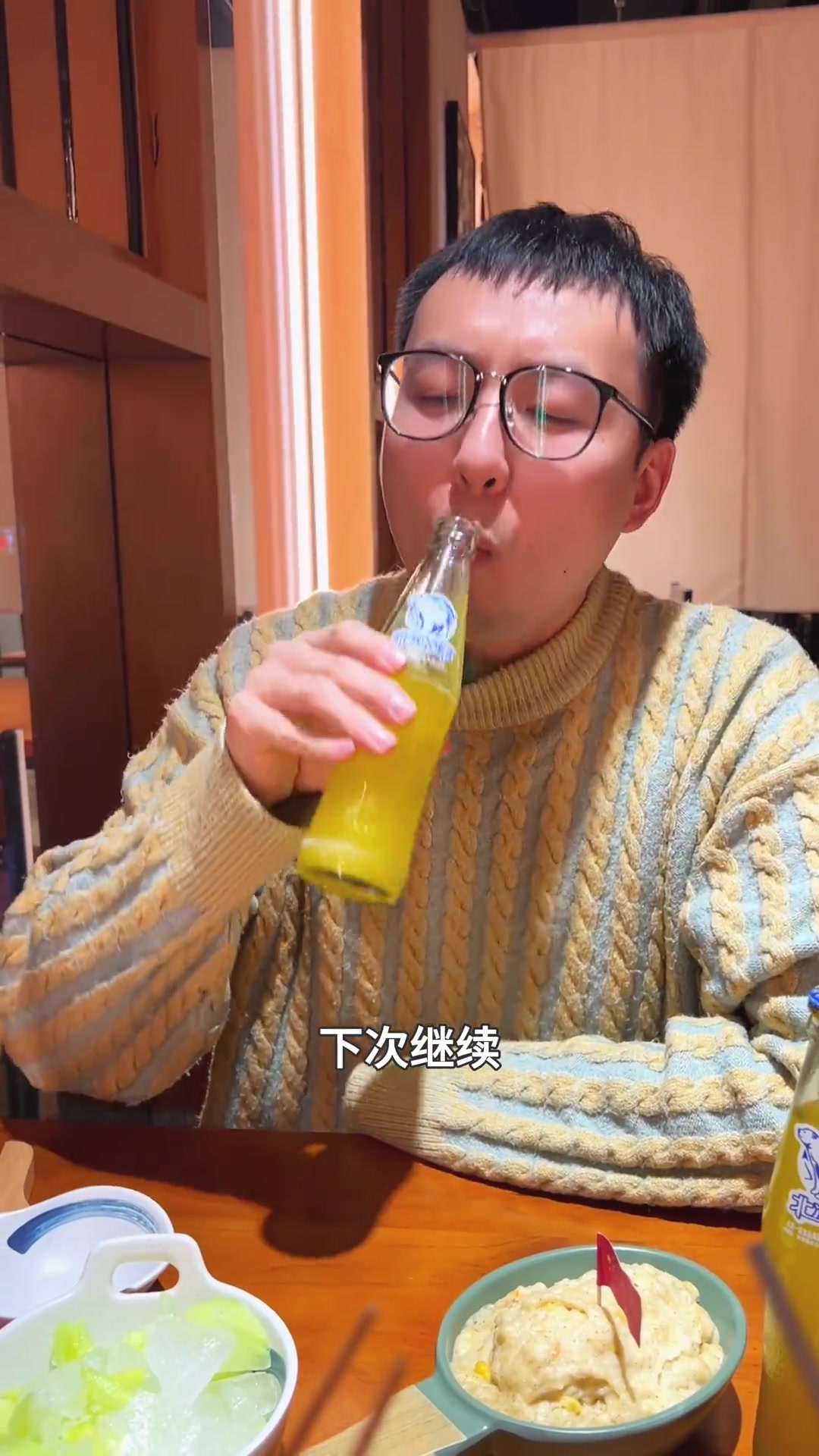北京炒豆胡同的巨火烤串店，烤串臭豆腐配北冰洋超爽！
