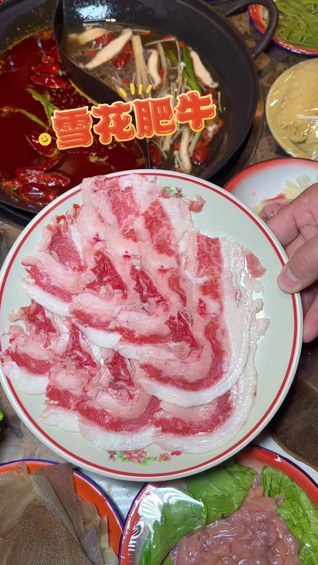 商品城新开了一家「春丽老火锅」,环境很街市很重庆~