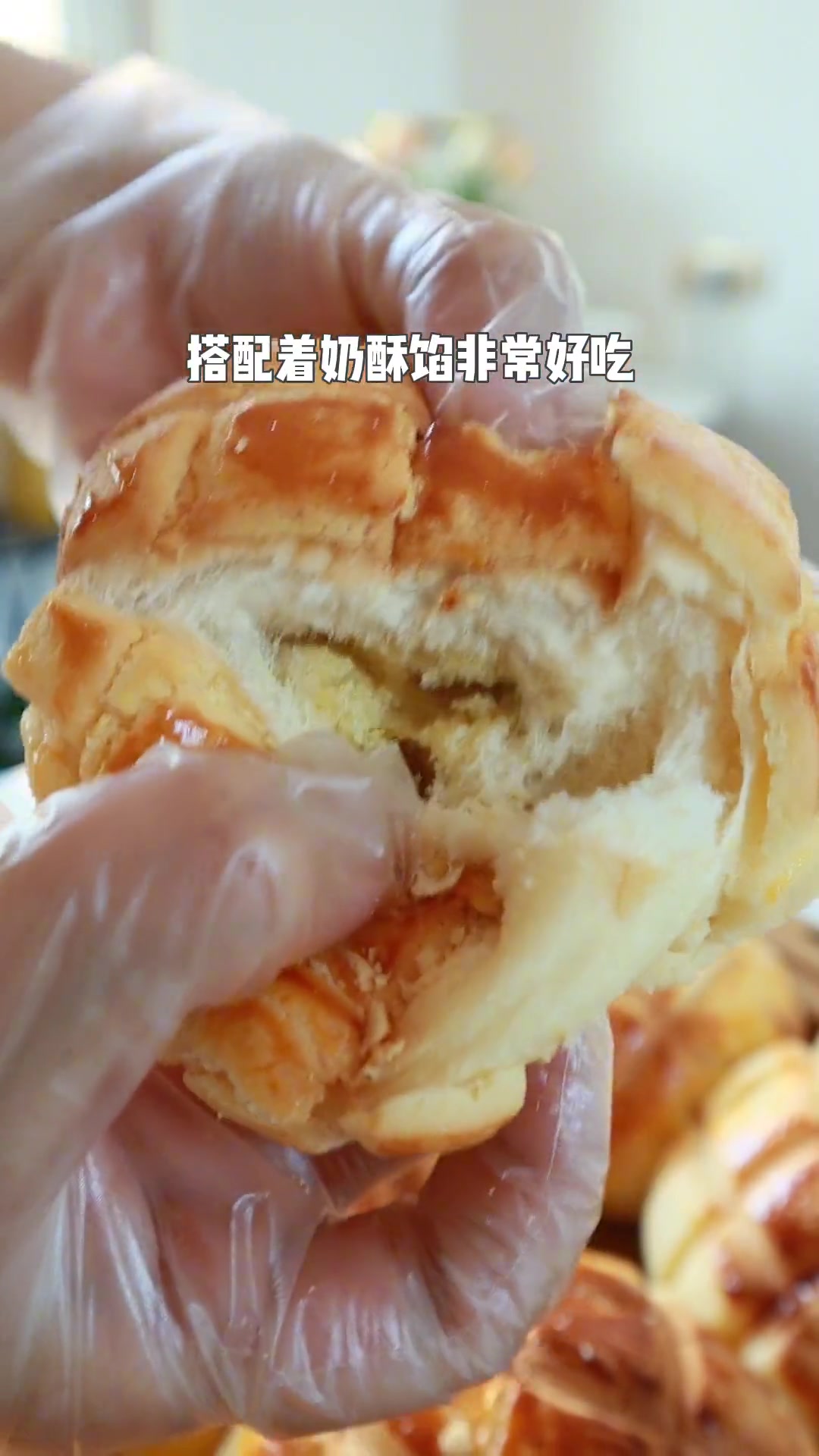 今天做了好吃的菠萝包，外酥内软真的太喜欢了，感兴趣的朋友可以在家试试哦！