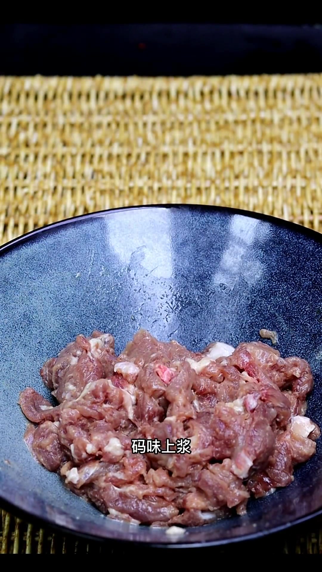 木耳炒肉教程来啦！肉片鲜嫩木耳脆，超简单！