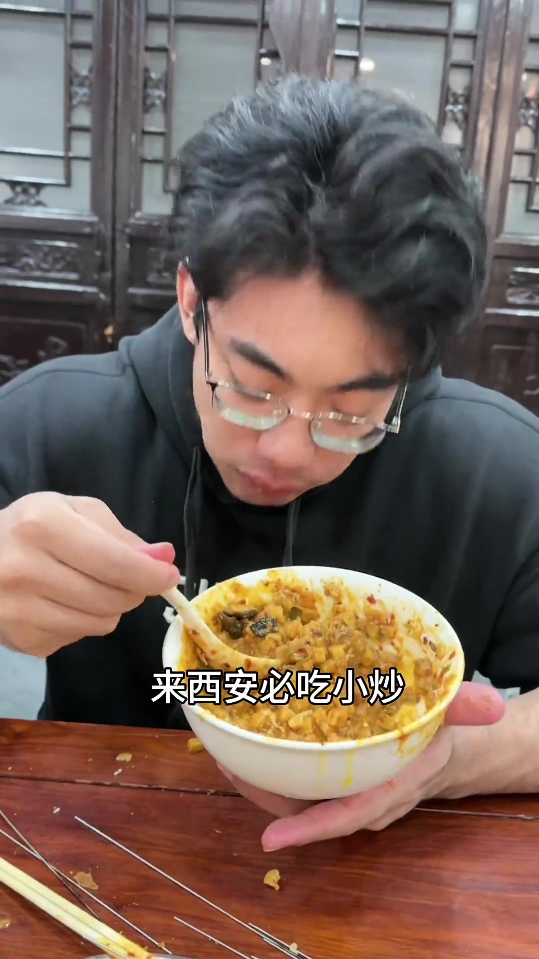 肌肉男极限48h吃遍西安!有本地肌肉男带领,吃的全是精华!