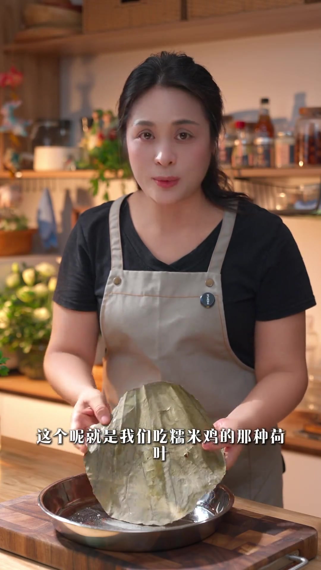 天气热不想炒炸时，做盘荷叶蒸四宝，有菜有肉营养均衡
