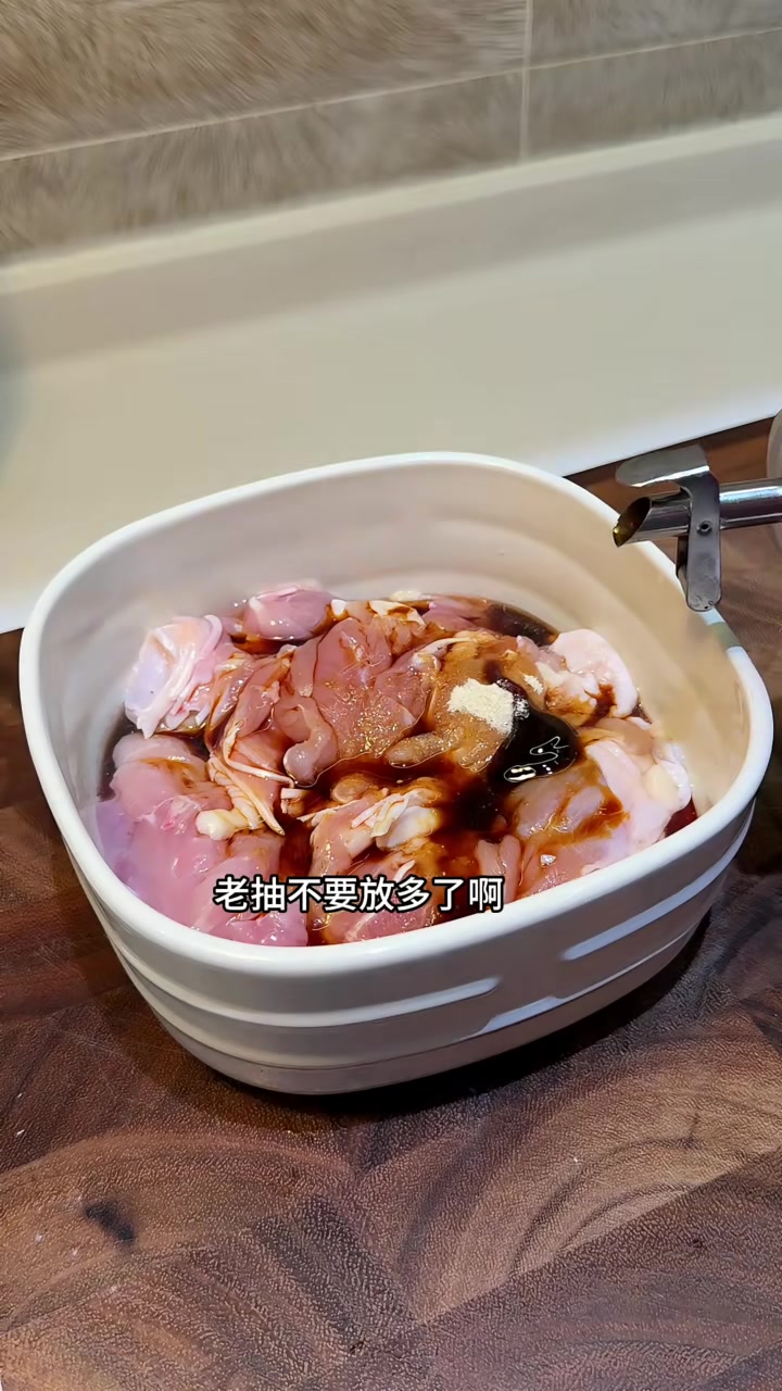 家有小学生，晚上提前准备好，早餐就能吃上软乎乎的春饼，卷肉卷菜可香可好吃啦！