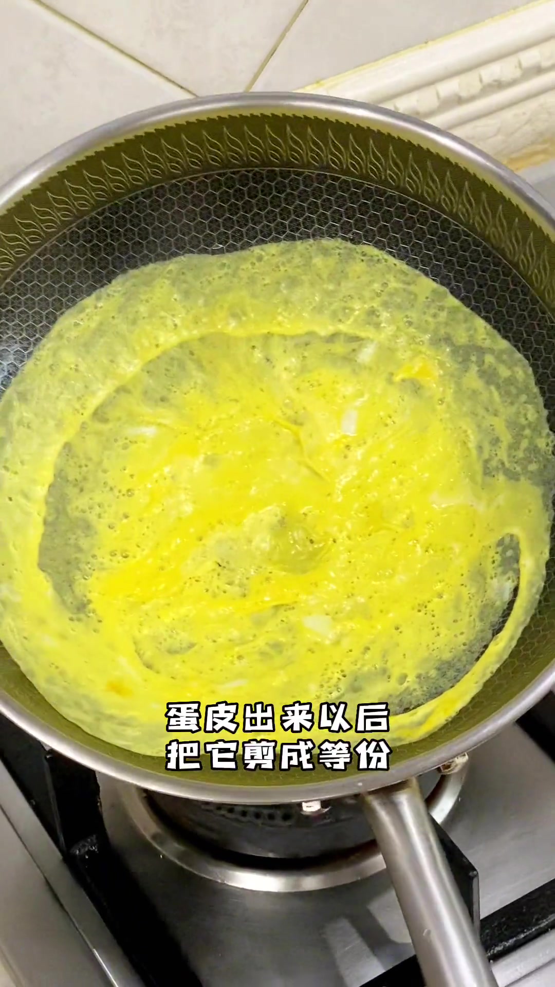 鳗鱼丸吃起来很鲜,口感Q弹