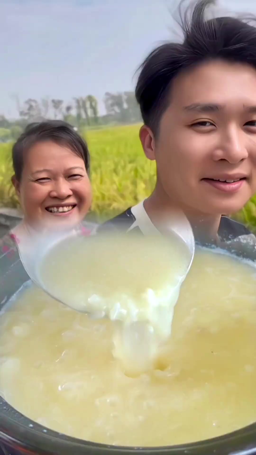 老妈终于可以进食了，给她来一份看不到鱼肉的生鱼粥