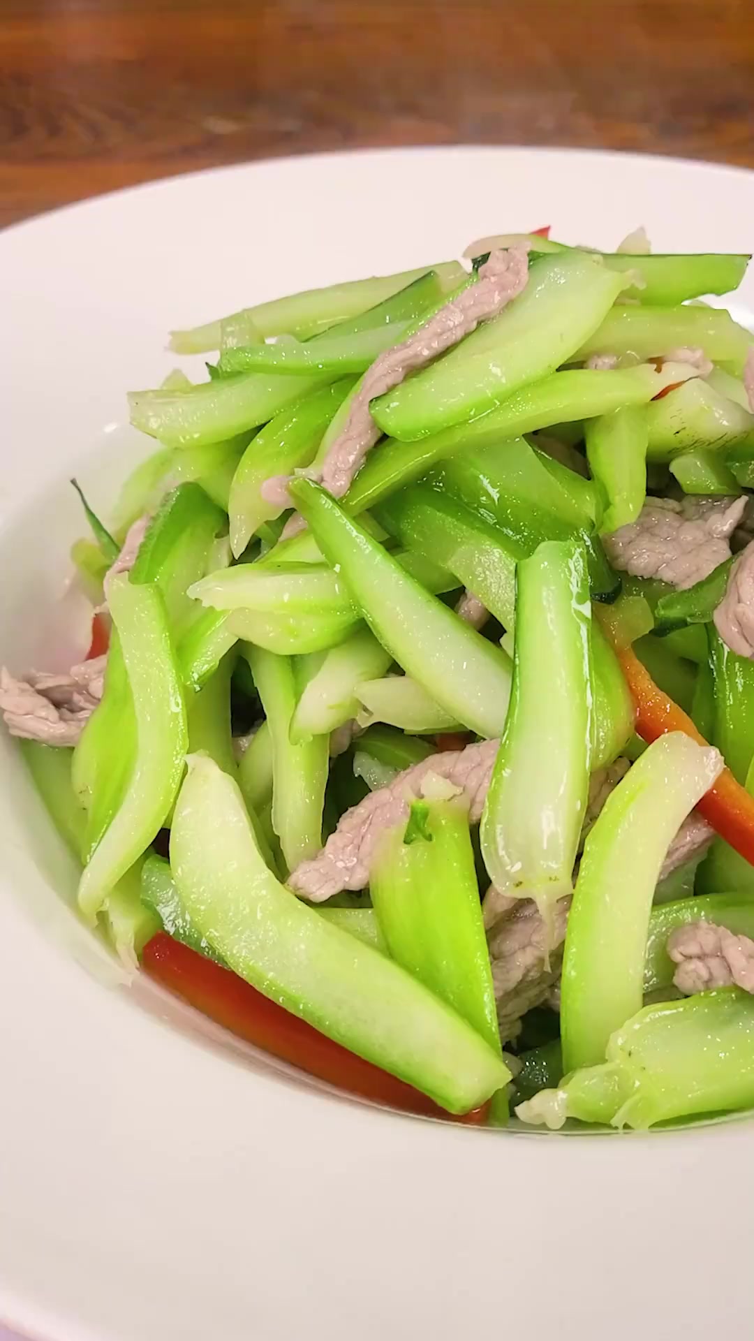 打过霜的青菜脆嫩多汁，你想来一口吗？