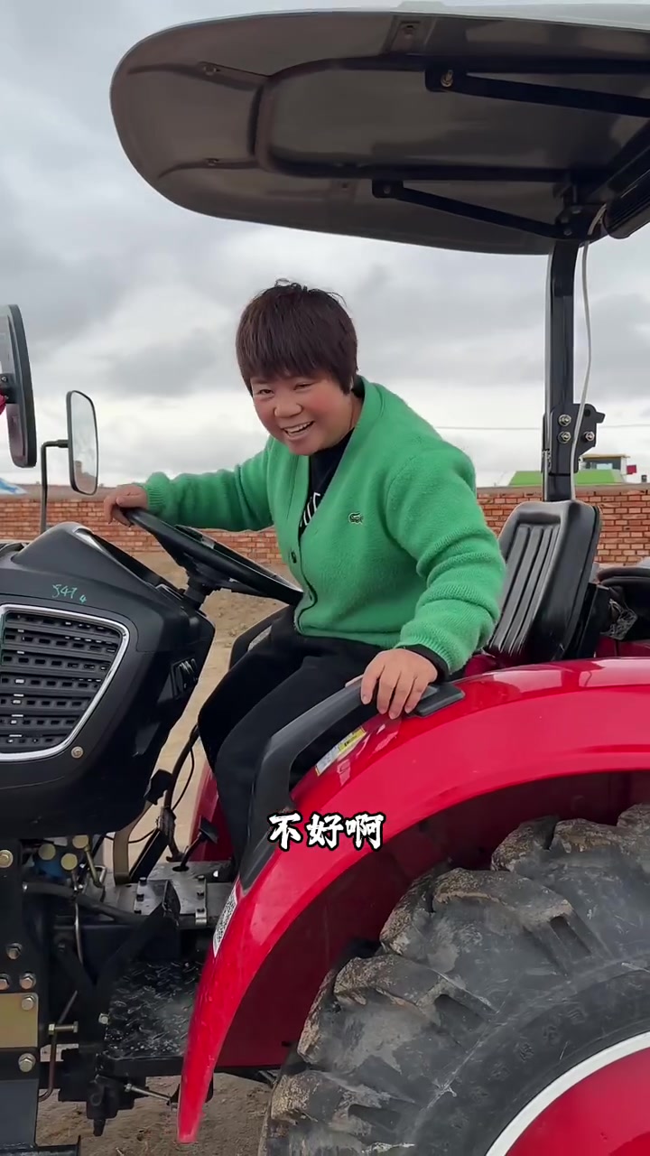 奶茶遍地都是,但是蒙古奶茶却唯有草原上才能喝到。正宗的蒙古奶茶还需要炒米、奶皮子、黄油等材