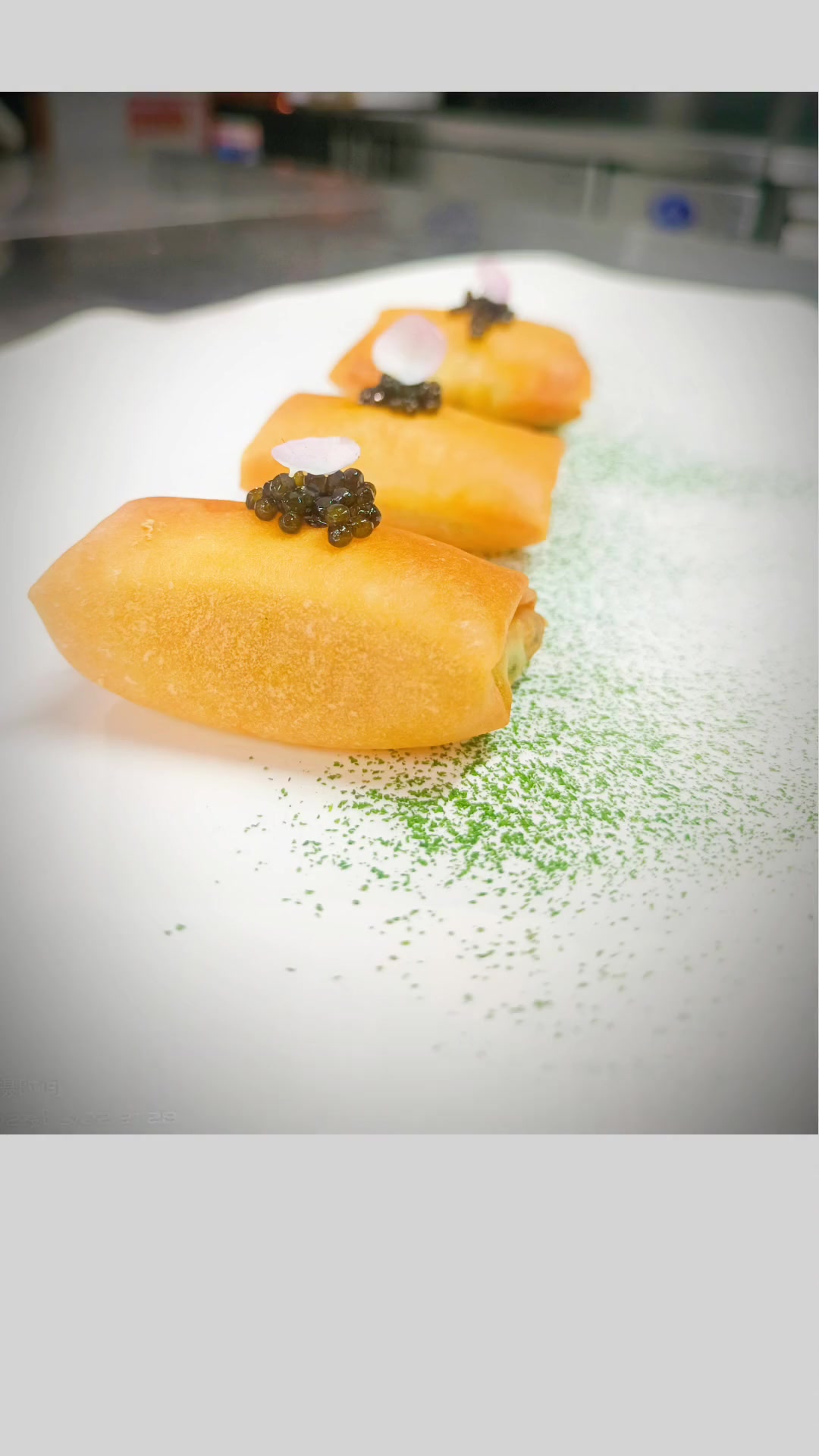 今天和大家分享时下流行的气泡春卷包法