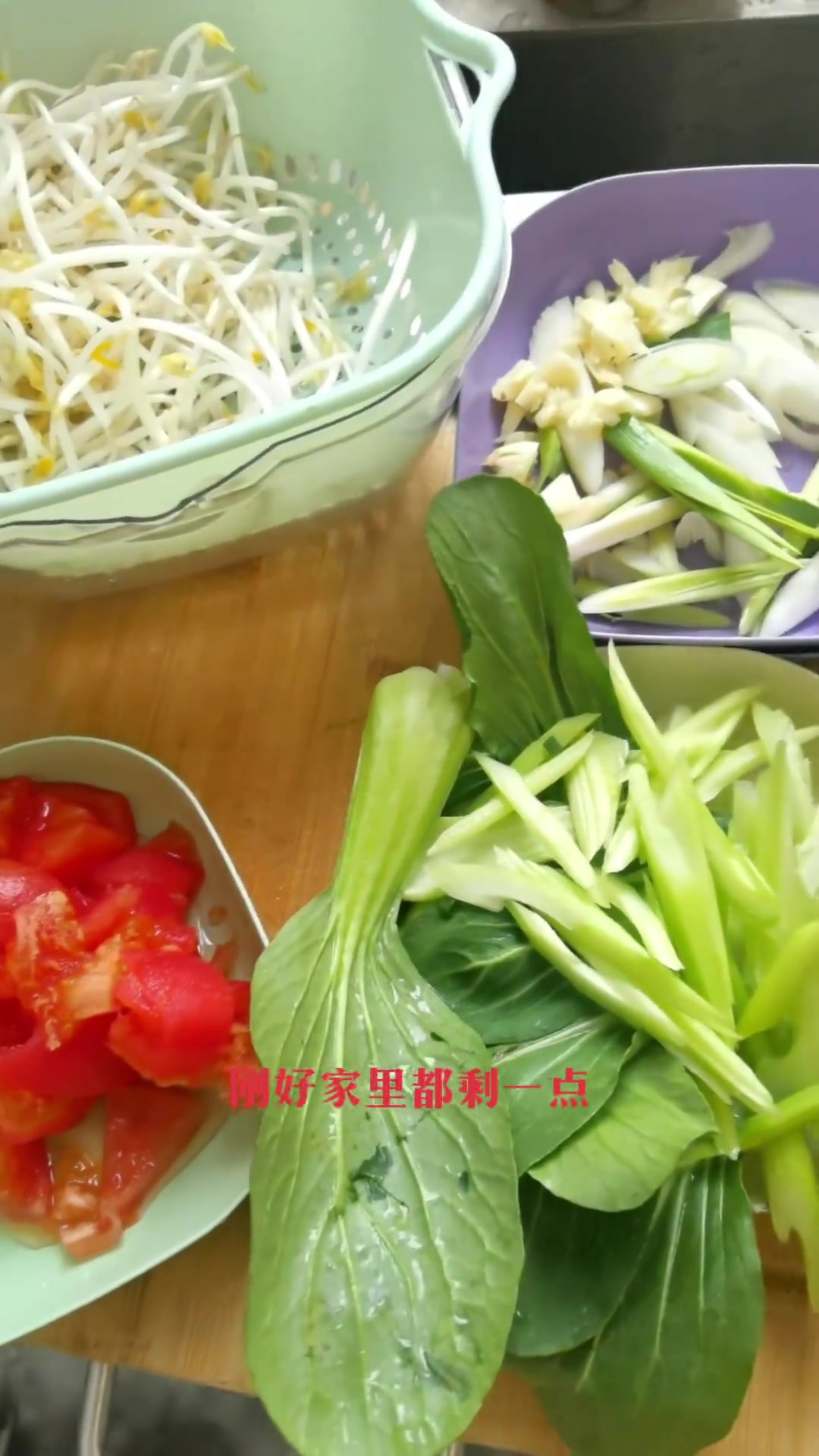 下雪天，来碗热气腾腾的炒刀削面吃吃吧暖和又下肚