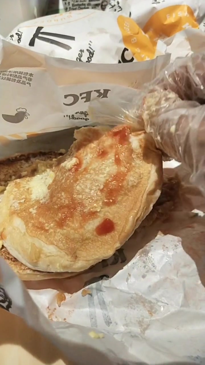 炸鸡汉堡和奶茶