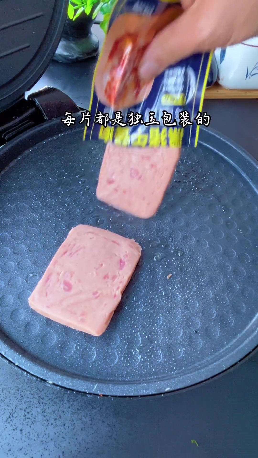 独立包装的黑猪肉午餐肉,吃几片开几片好吃又方便