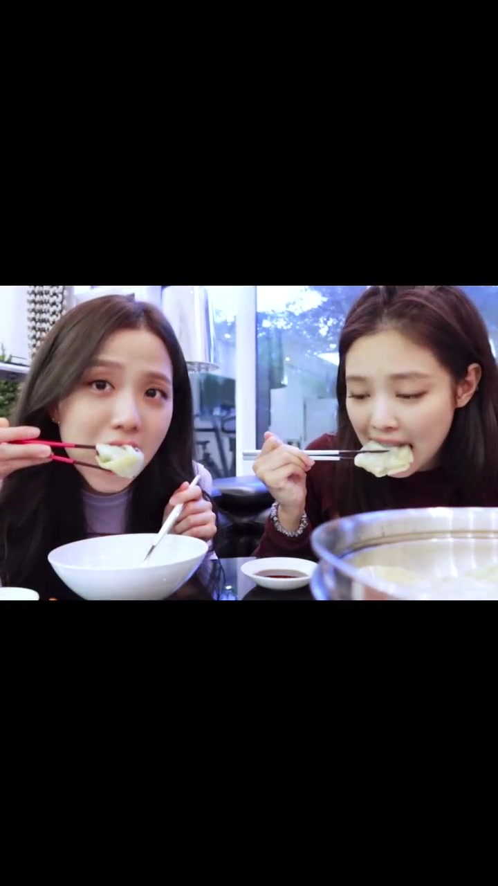 Jennie,和jisoo第一次包饺子