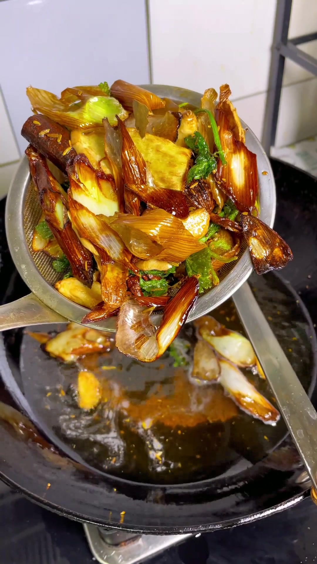 辣子馕烧烤酱觉得辣的朋友多放点番茄，特别好吃