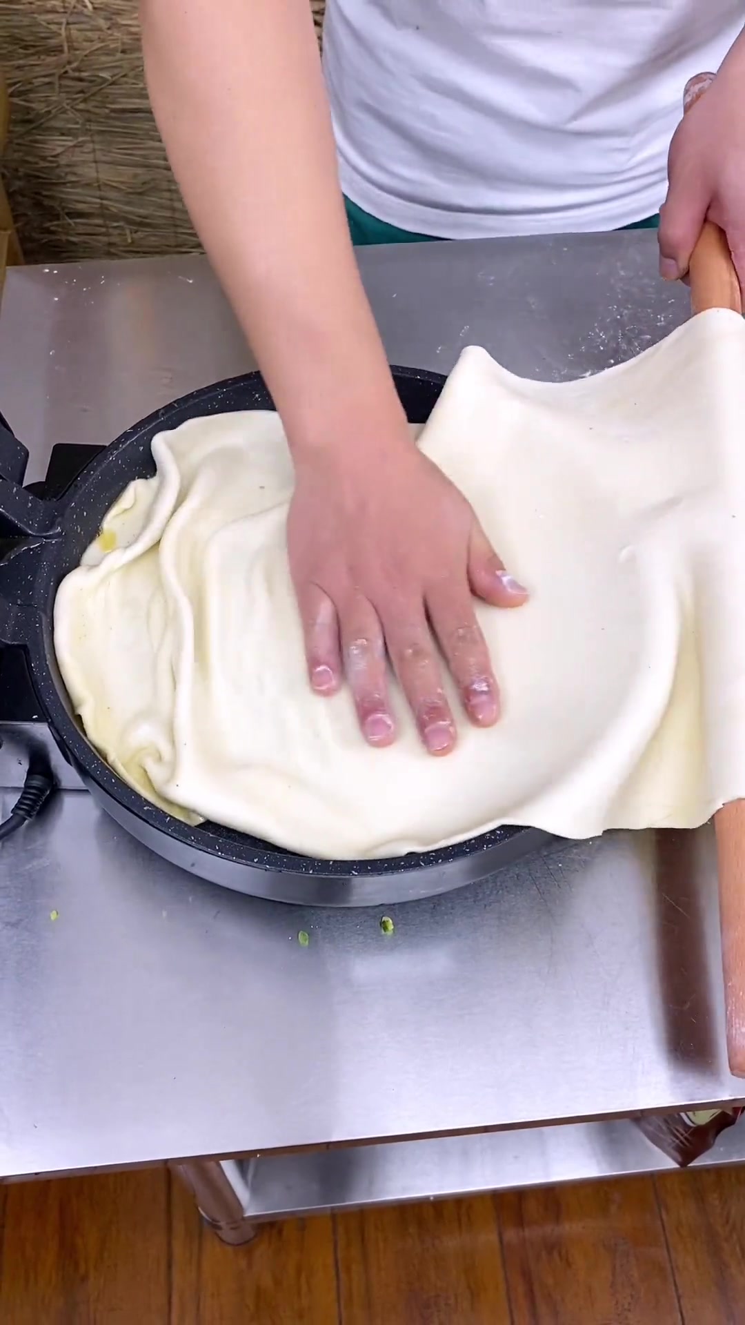 如果你女朋友要你做早餐，你就给她做这个巨好吃的酱香饼。按照我着方法做，比学校门口卖的都好吃