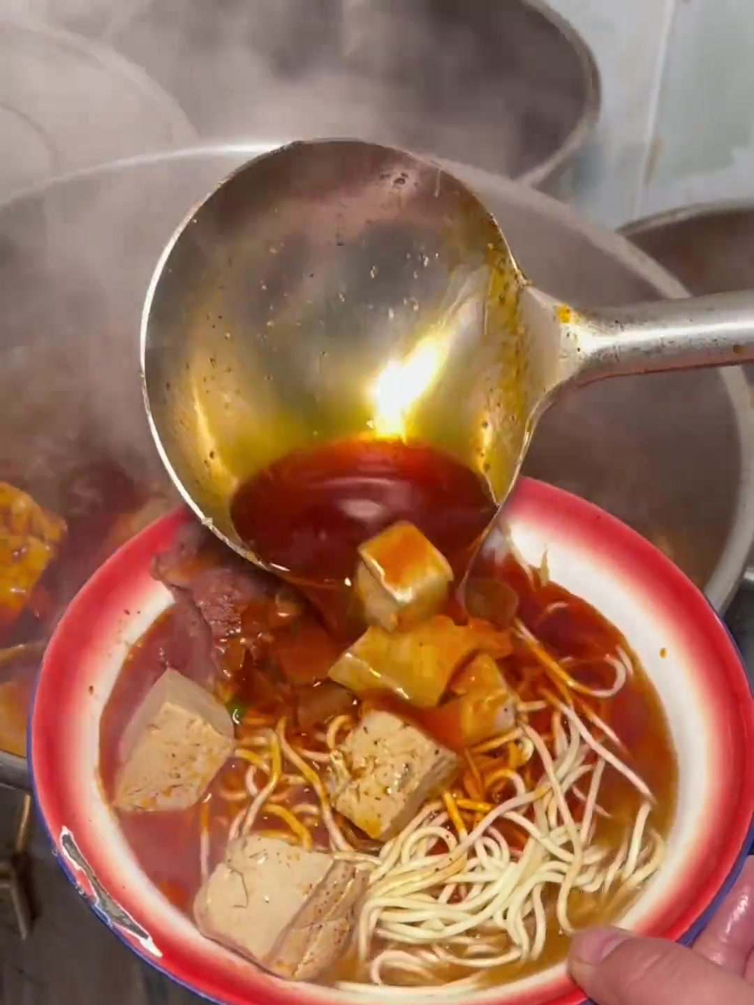 在郓城！吃到了乌啦啦同款襄阳牛肉面！