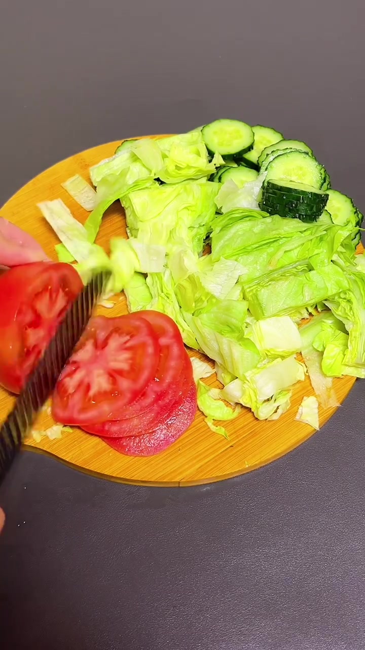 减脂小白必看!一盘掉二斤的懒人蔬菜沙拉教程