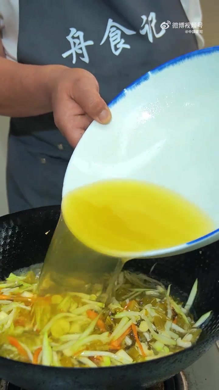 泥螺还能做羹?鲜到舌头打颤!本以为泥螺只能醉卤或爆炒,刷到舟山老底子家常菜「泥螺蒲羹」直接