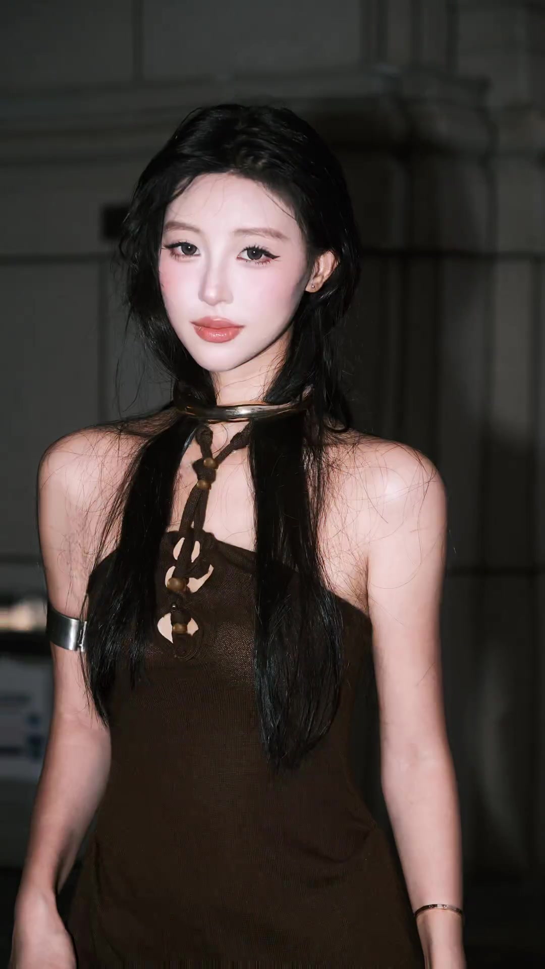 旧衣改造创意，棕色裙子变身人鱼裙，度假风格焕新装