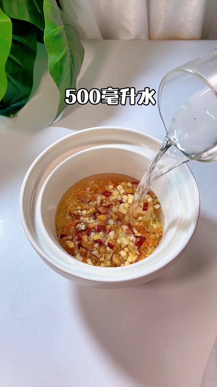 8月+宝宝辅食|山药苹果红枣粥 不要只给孩子喝白粥了,快来试试这道山药苹果红枣粥吧!甜甜糯