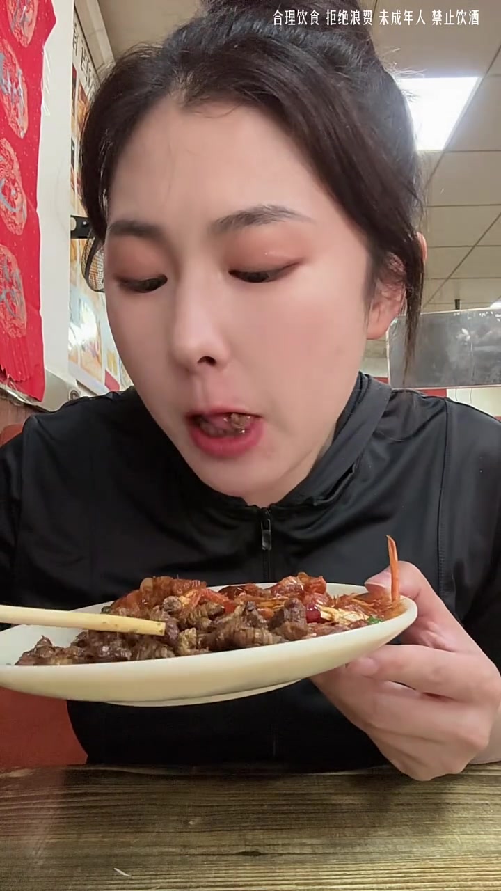 带你们看看，46块钱一位的自助酱骨头，有多好吃