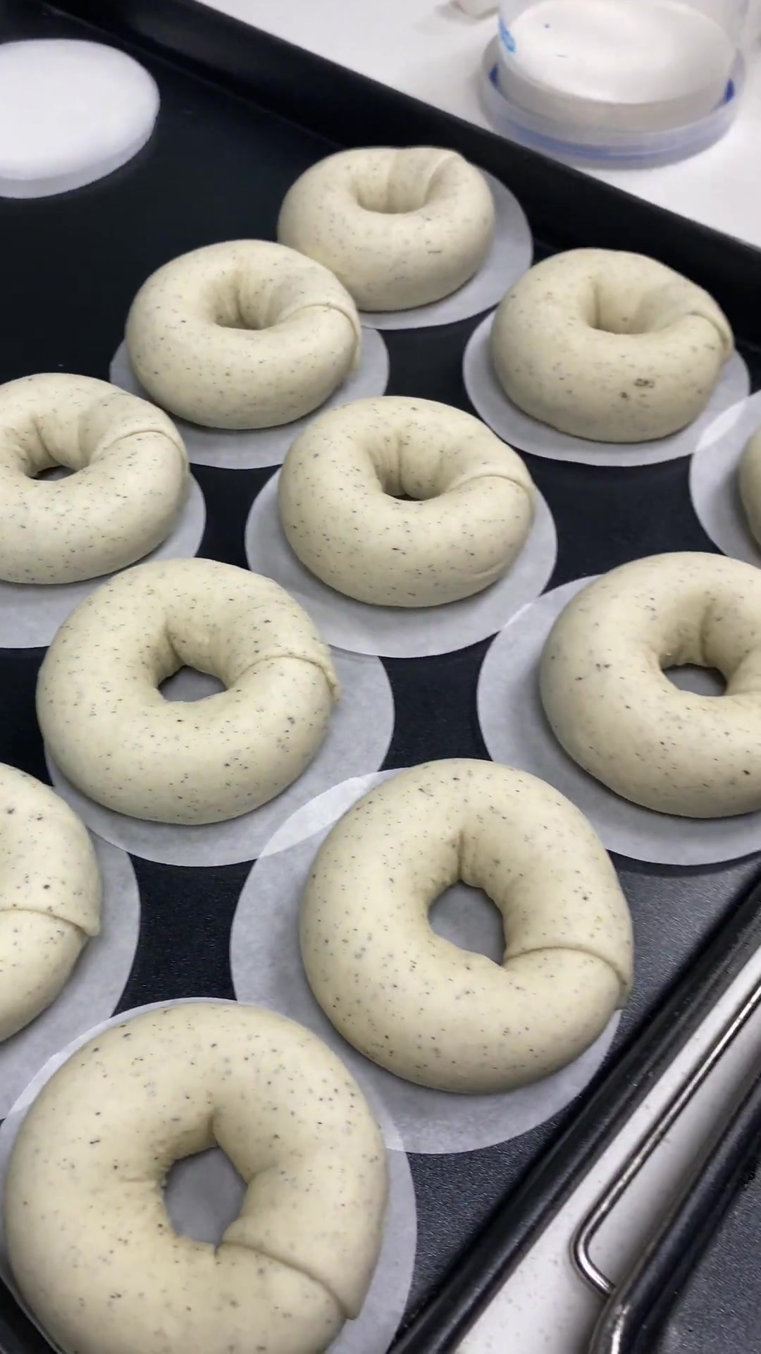 不想上班就一起开家面包店吧！