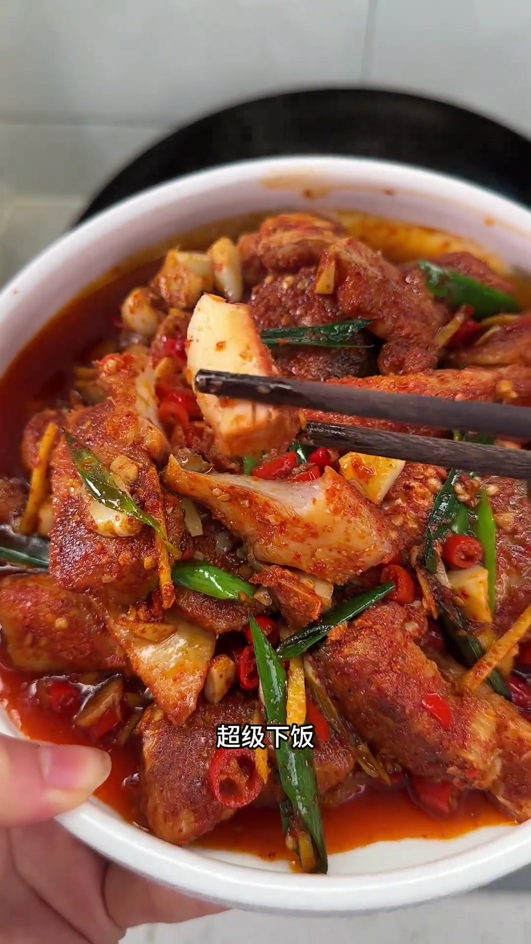 欢迎收看江西小镇上生活的一家六口,90后妈妈掌厨,天热每天都给全家做了哪些简单又好吃的家常