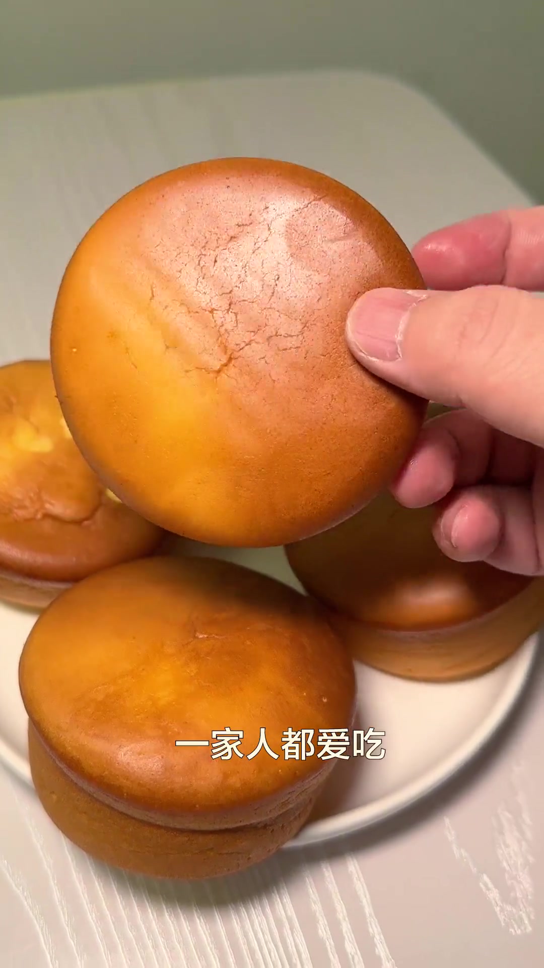 桃李面包新出的这个蜂蜜蛋黄蛋糕真的太好吃了