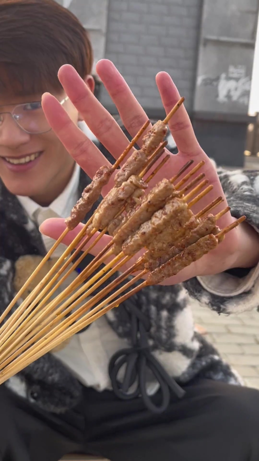 今天咱们逛逛锅圈食汇！更适合年轻人的食材超市，烧烤火锅DIY，妥妥的花小钱办大事！